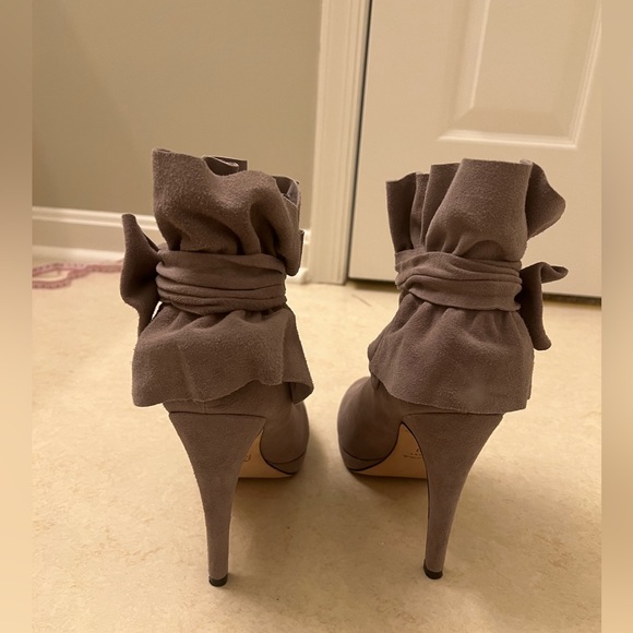 Bourne Nordstrom ‘Elle’ ankle boot with accent bow.  Color Smoke; EU 41; US 10.5 - Picture 9 of 16